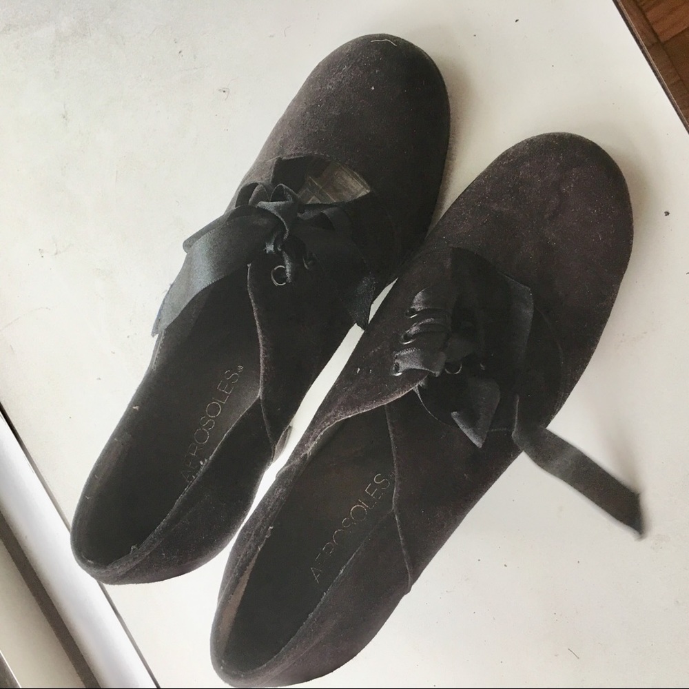 Shoe - Picture 3 of 4